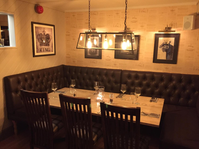 Food & Drinks 4, Crown Hotel, Cheshire East