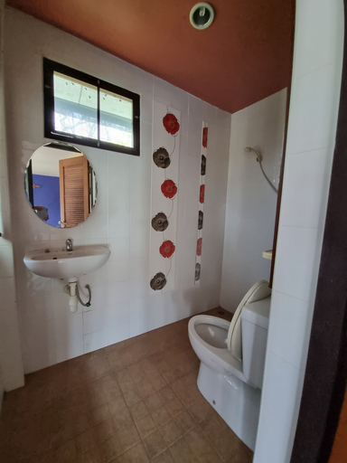 Bathroom 3, Sawasdee Sichang Resort, Koh Si Chang