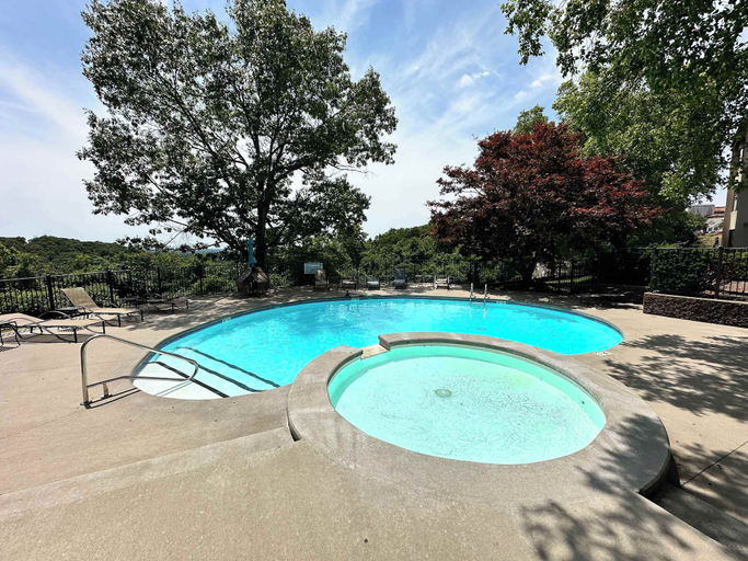 Pool 3, Lake Ozark Oasis Central Location & Pool Access, Camden