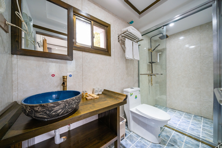 Bathroom 3, Hongcun Hongyiju Inn, Huangshan