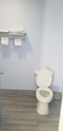 Bathroom 3, Carrizo Executive Inn, Dimmit