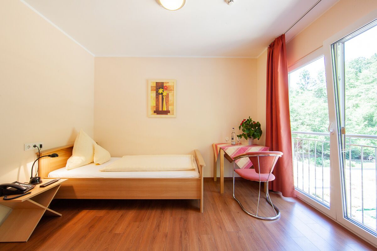 Bedroom 2, Hotel-Café-Restaurant Heidsmühle, Bernkastel-Wittlich