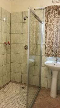 Bathroom 4, LePatino Bed & Breakfast, Livingstone