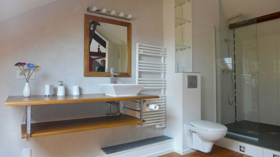 Bathroom 5, VillaBona, Essonne