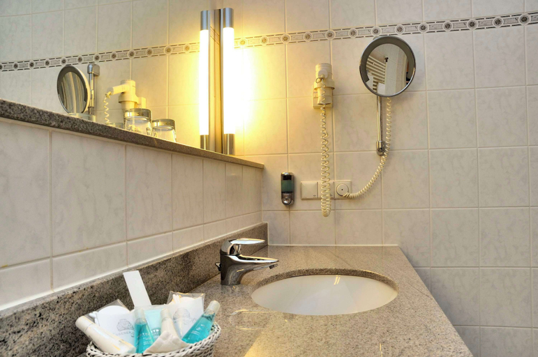 Bathroom 4, Essener Hof Sure Hotel Collection by Best Western, Essen