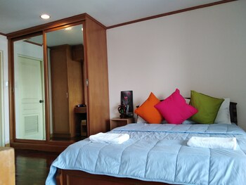 Others 3, Downtown Apartment near BTS Station, Khlong Toey