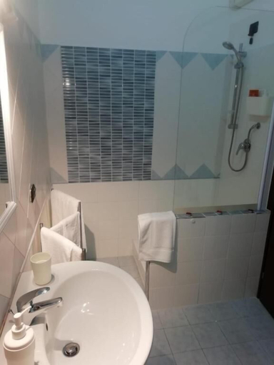Bathroom 4, Home Fontanarossa Airport, Catania