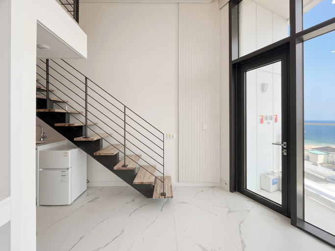 Interior 5, Plott The Gak Yangyang, Yangyang