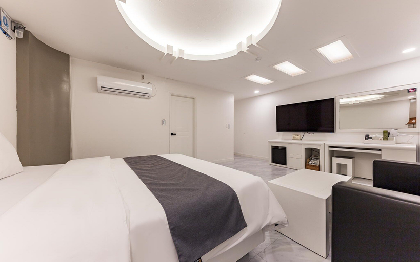 Bedroom 2, Chungju Baraan Hotel, Chungju