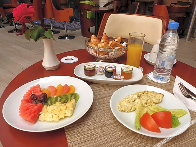 Food & Drinks 5, Days Hotel & Suites by Wyndham Dakar, Dakar