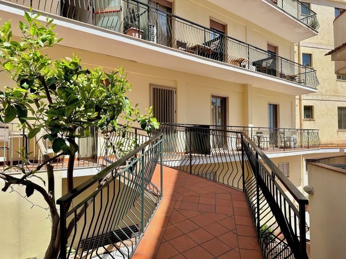 Others 5, Hotel Soleado, Messina