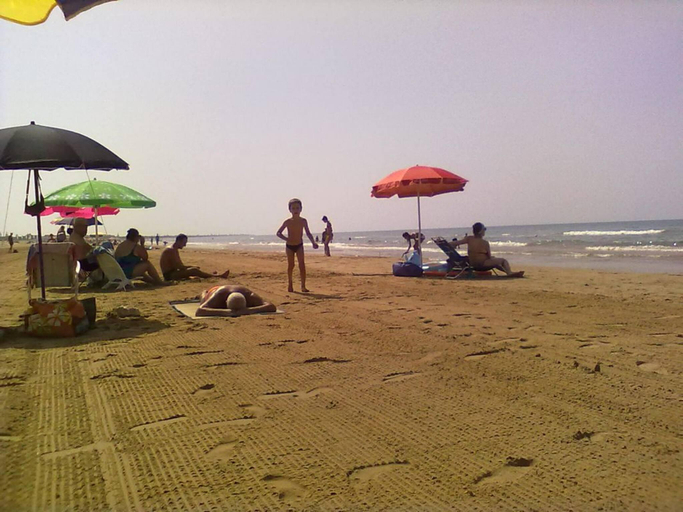 Beach 2, Apartment in a villa with a relaxing pool, Ragusa