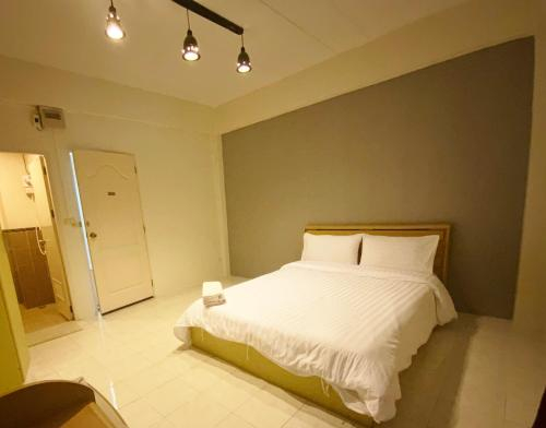 Others 4, Uh Hostel, Muang Chon Buri