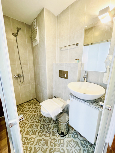 Bathroom 5, Qonaq Hotel, Fatih