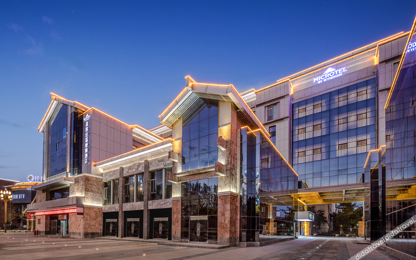 Exterior & Views