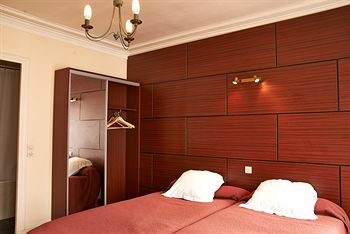 Others 2, Hotel Maillot, Hauts-de-Seine