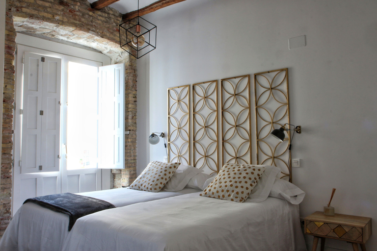 Others 5, Apartamentos Almada, Zaragoza