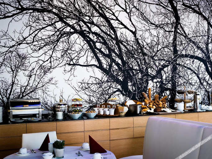 Others 2, Park Hotel Zug, Zug