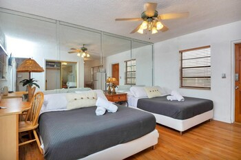 Others 2, Lovely Apt, Hollywood Beach, 1/2 Block From Ocean!, Broward