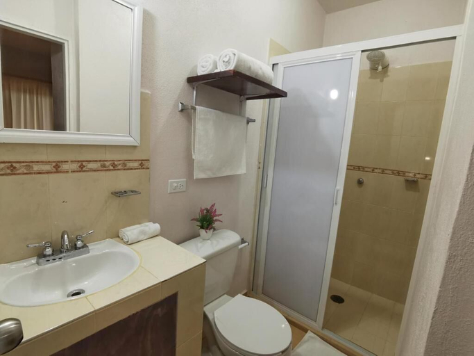 Bathroom, Casa del Cono, La Paz