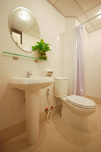 Bathroom, Sitara Place Hotel & Serviced Apartment, Din Dang