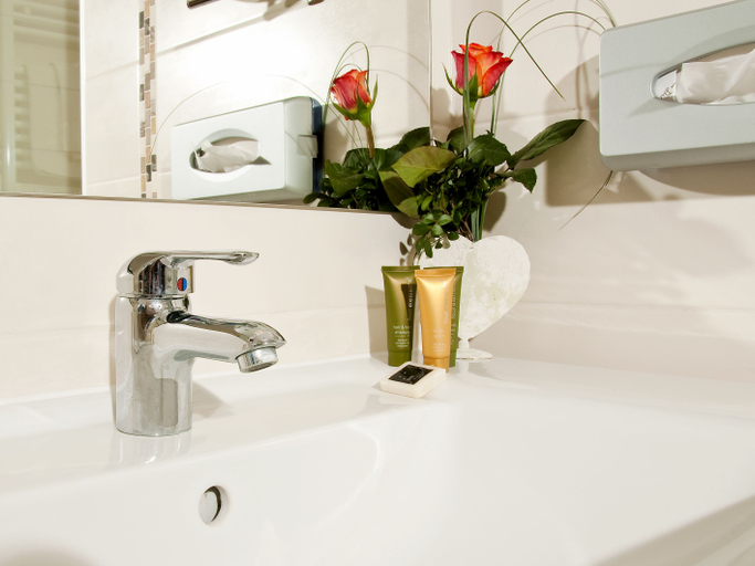 Bathroom 3, Landgasthof Apfelbeck, Dingolfing-Landau