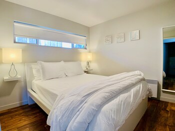 Others 5, Retro meets Modern, Seattle