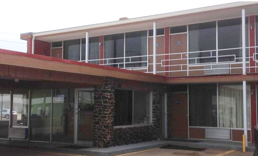 Exterior & Views 2, Coratel Inn and Suites By Jasper Anthony, Harper