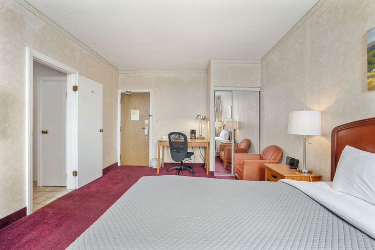 Bedroom 2, Royal Inn and Suites at Guelph, Wellington
