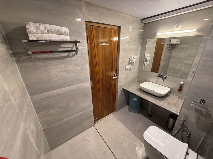Bathroom 5, Hotel Yagya, Chamoli
