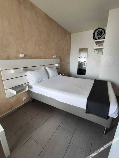 Bedroom 4, Living Bed and Breakfast, Napoli