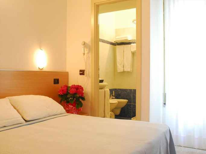 Bedroom 3, Hotel Veliero, Rimini