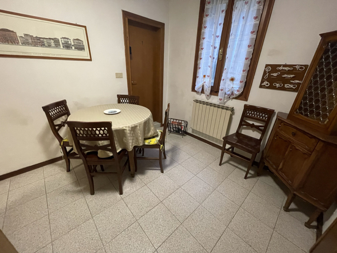 Others 5, Admiral Home, Venezia