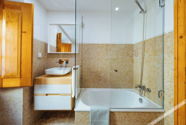 Bathroom 4, Varandas De Lisboa, Lisbon
