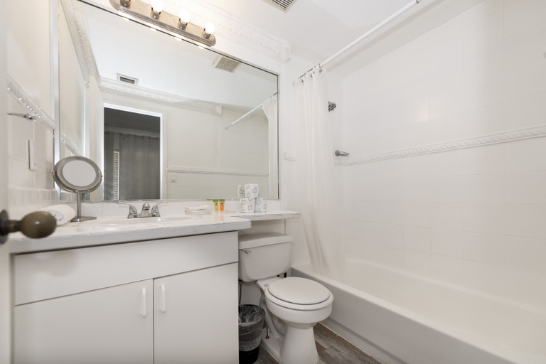 Bathroom 2, OCEAN DRIVE APARTMENTS, Miami-Dade