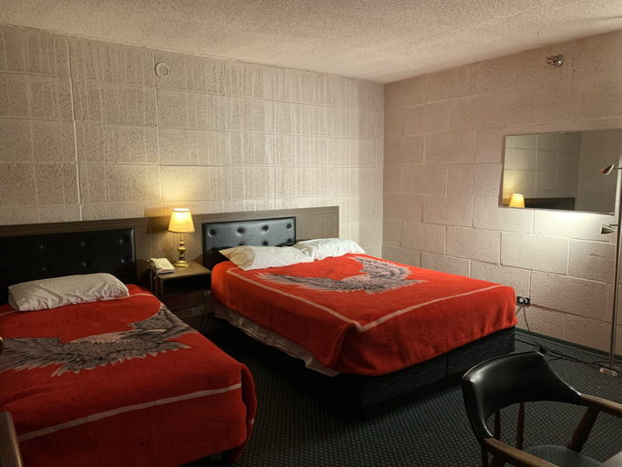 Bedroom 2, Sheridan Lawrence Inn, Division No. 17