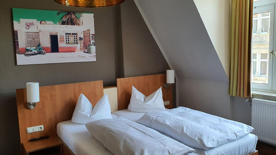 Bedroom 4, Hotel Friedensbruecke, Greiz