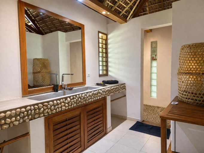 Bathroom 4, Manga Soa Lodge, Diana