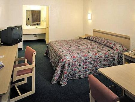 Others 5, Rodeway Inn, Ellis
