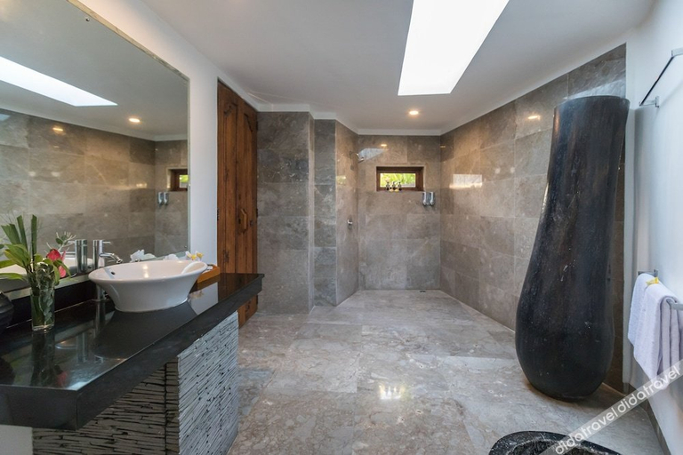 Bathroom 2, Villa Djani Balangan by Nagisa Bali, Badung