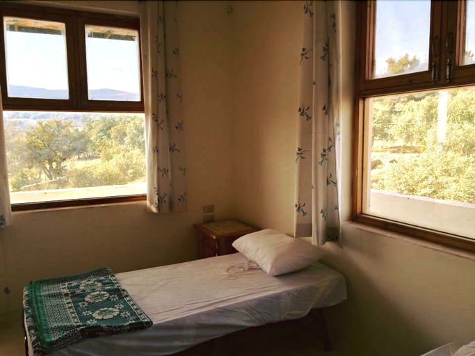 Bedroom 2, Dibeen Eco Farm House, Ajloun