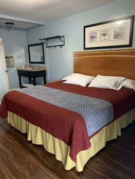 Others 5, Deluxe Inn, Broward