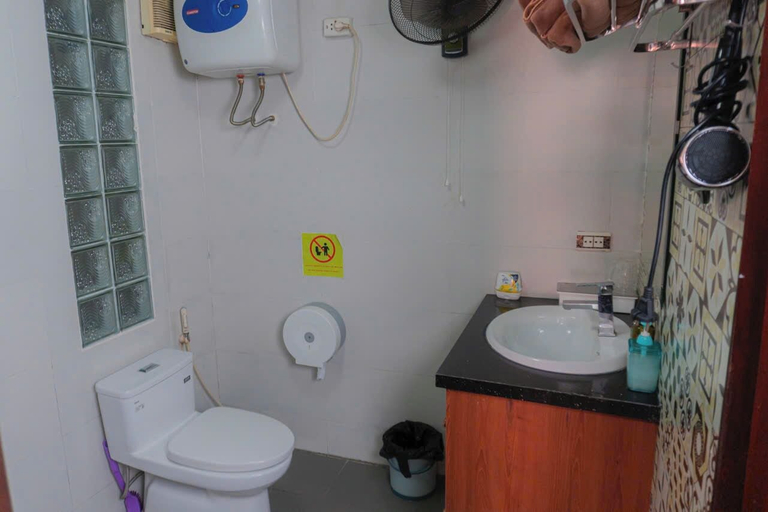 Bathroom 5, Il Divo Hostel, Hoàn Kiếm