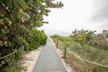 Others 3, Deluxe Beach Apt, Miami-Dade