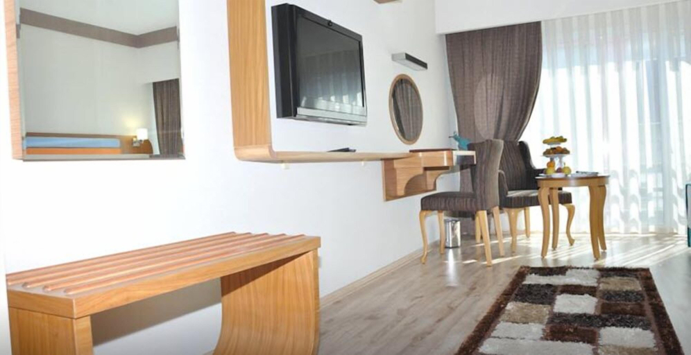 Others 3, Hanem Hotel, Merkez