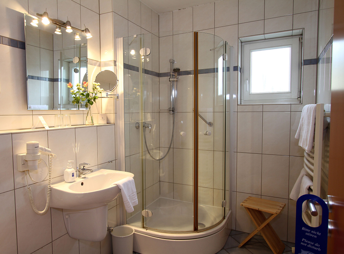 Bathroom, Hotel Lindemann, Wetteraukreis