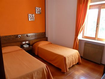 Guestroom 4, Hotel Caldora, L'Aquila