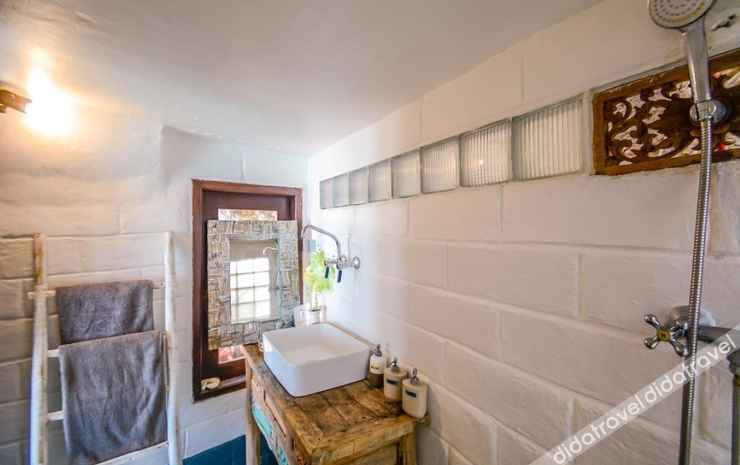 Bathroom 3, Rumah Elizabeth & Rumah Janneke, Badung