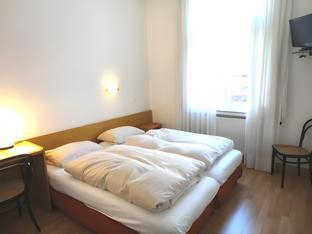 Others 5, Hotel Moon, Düsseldorf