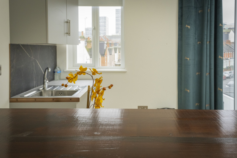 Others 5, Luxurious London Studios, London